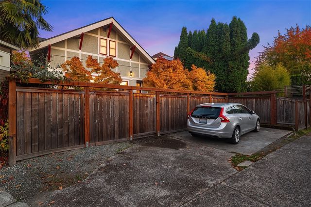 761 32nd Avenue, Seattle, WA 98122