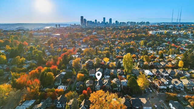 761 32nd Avenue, Seattle, WA 98122