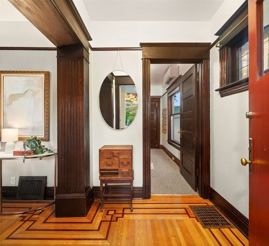 761 32nd Avenue, Seattle, WA 98122