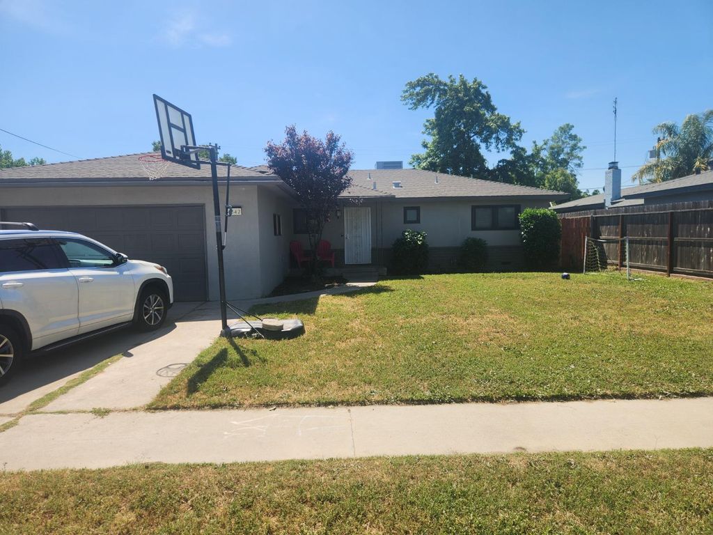 4342 E Donner Avenue, Fresno, CA 93726
