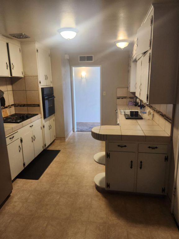 Image 5 of property listing at 4342 E Donner Avenue, Fresno, CA 93726