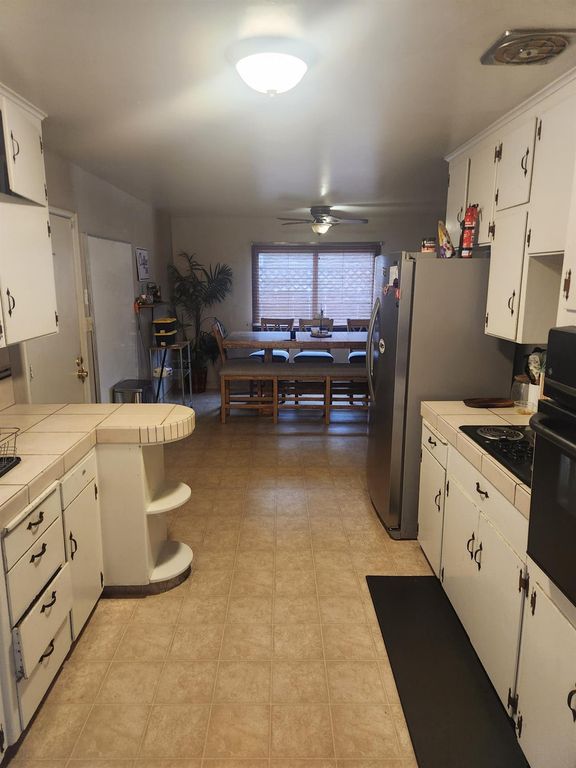 Image 6 of property listing at 4342 E Donner Avenue, Fresno, CA 93726