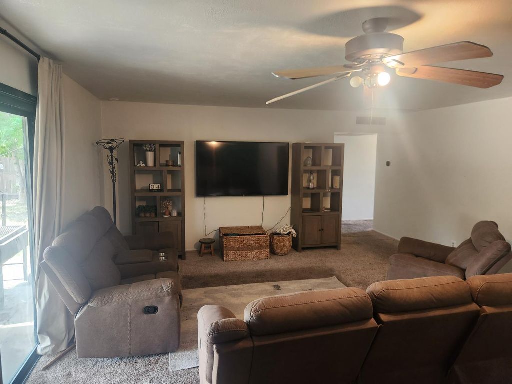 Image 8 of property listing at 4342 E Donner Avenue, Fresno, CA 93726