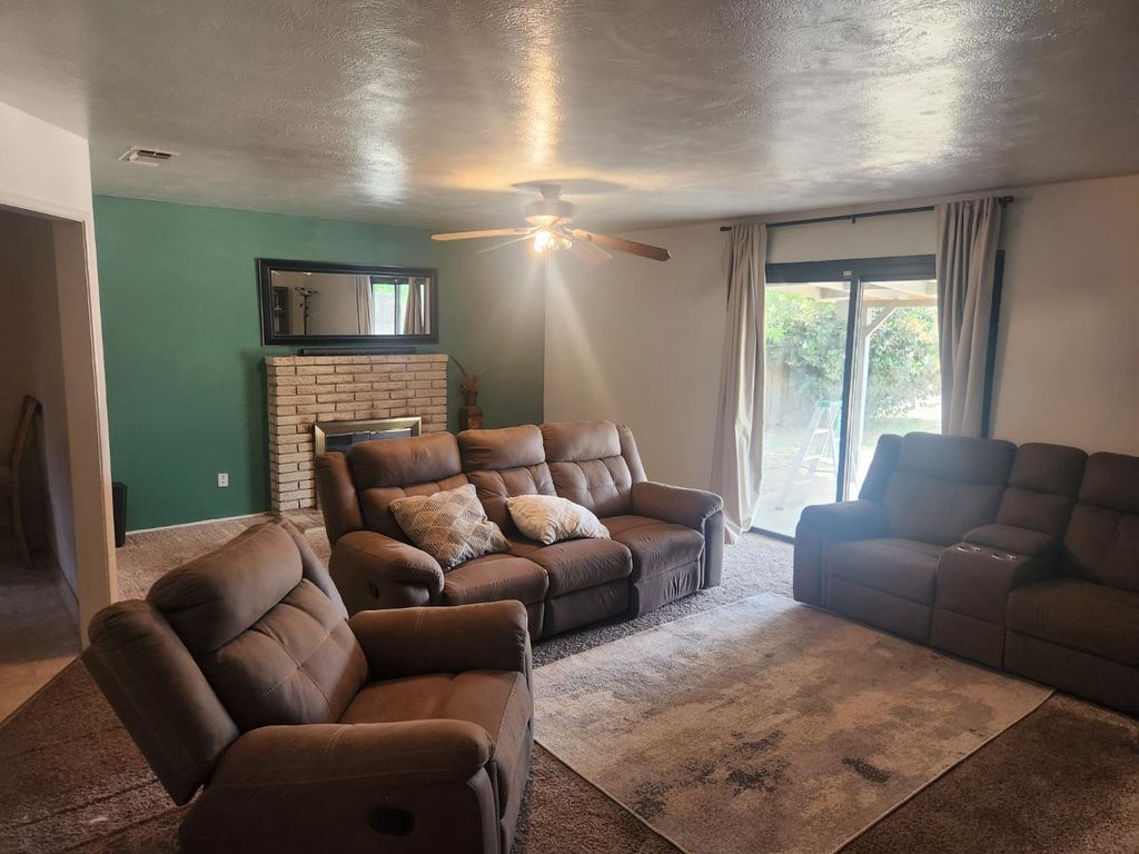Image 9 of property listing at 4342 E Donner Avenue, Fresno, CA 93726