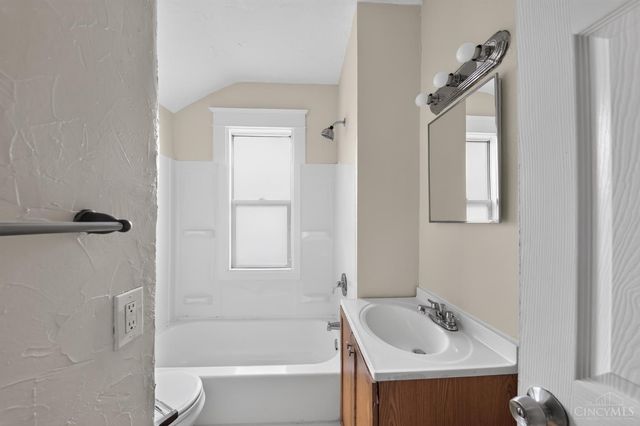 3223 Montana Avenue, Cincinnati, OH 45211