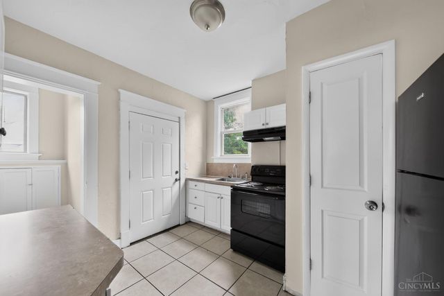 3223 Montana Avenue, Cincinnati, OH 45211