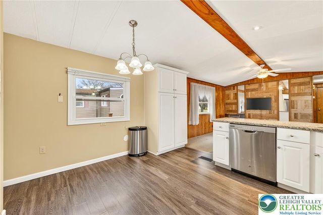 12 Revolutionary Road, Upper Mt Bethel Twp, PA 18343