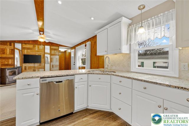 12 Revolutionary Road, Upper Mt Bethel Twp, PA 18343