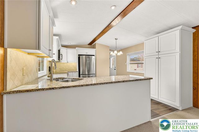 12 Revolutionary Road, Upper Mt Bethel Twp, PA 18343