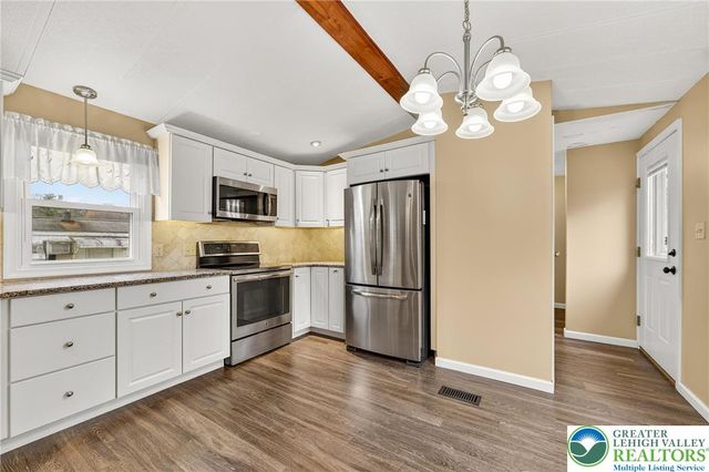 12 Revolutionary Road, Upper Mt Bethel Twp, PA 18343