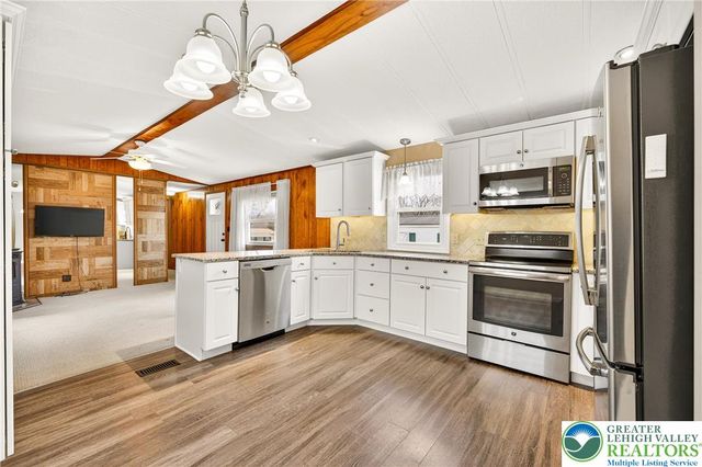 12 Revolutionary Road, Upper Mt Bethel Twp, PA 18343