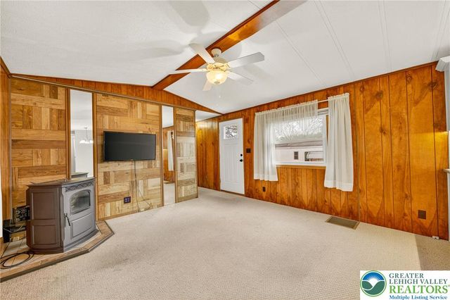 12 Revolutionary Road, Upper Mt Bethel Twp, PA 18343