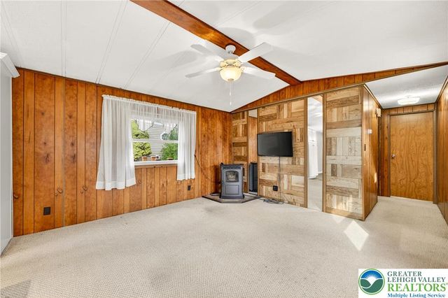 12 Revolutionary Road, Upper Mt Bethel Twp, PA 18343