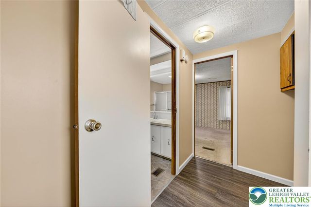 12 Revolutionary Road, Upper Mt Bethel Twp, PA 18343