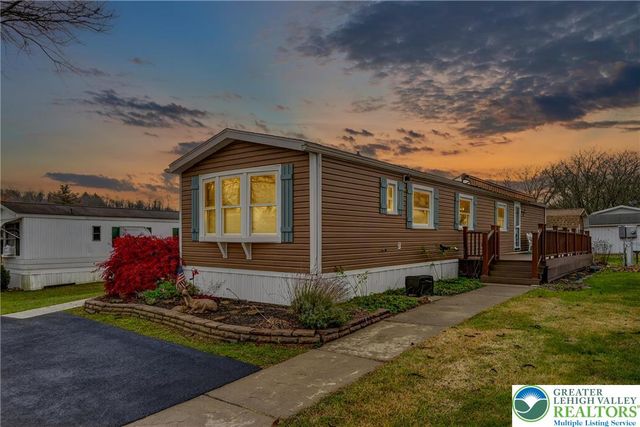 12 Revolutionary Road, Upper Mt Bethel Twp, PA 18343