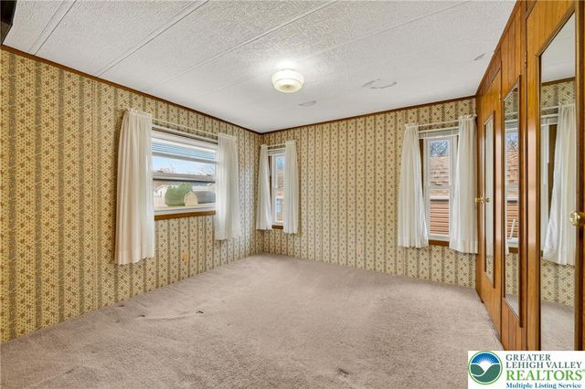 12 Revolutionary Road, Upper Mt Bethel Twp, PA 18343