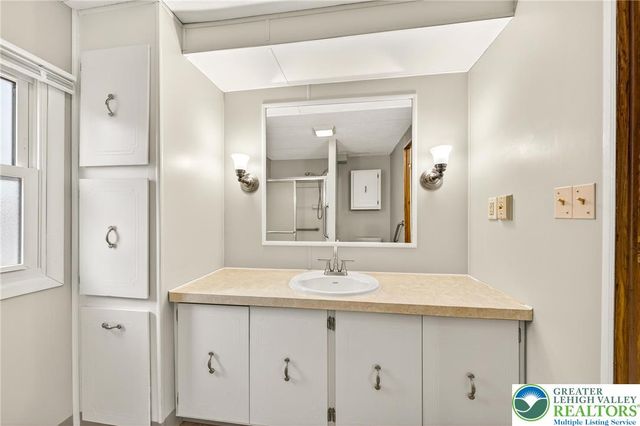 12 Revolutionary Road, Upper Mt Bethel Twp, PA 18343