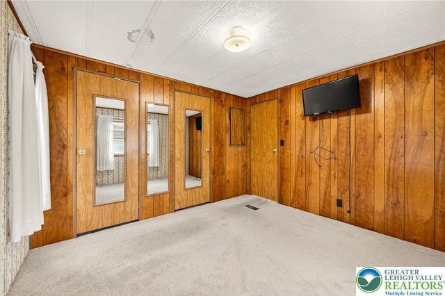 12 Revolutionary Road, Upper Mt Bethel Twp, PA 18343