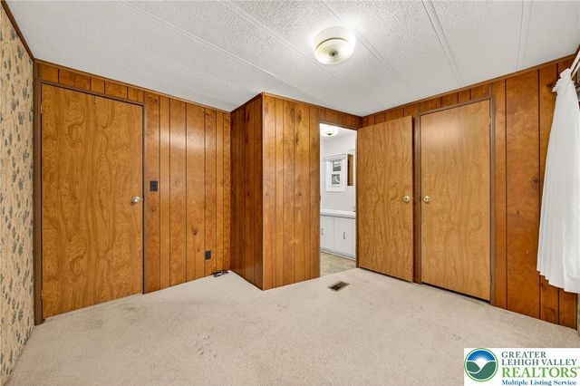 12 Revolutionary Road, Upper Mt Bethel Twp, PA 18343