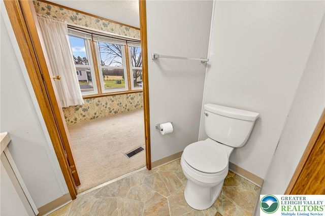 12 Revolutionary Road, Upper Mt Bethel Twp, PA 18343