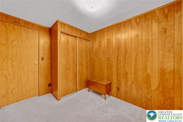 12 Revolutionary Road, Upper Mt Bethel Twp, PA 18343