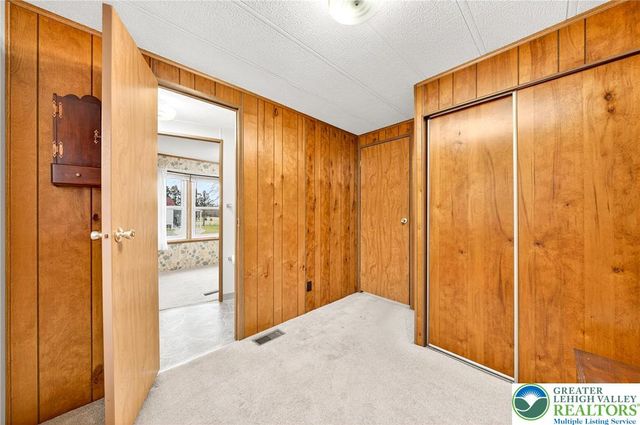 12 Revolutionary Road, Upper Mt Bethel Twp, PA 18343