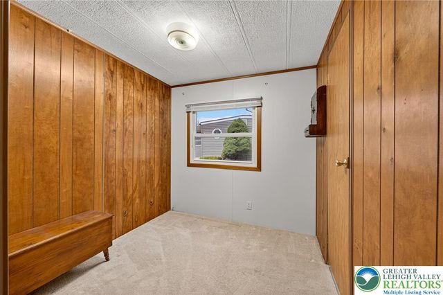 12 Revolutionary Road, Upper Mt Bethel Twp, PA 18343