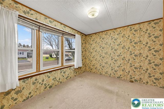 12 Revolutionary Road, Upper Mt Bethel Twp, PA 18343