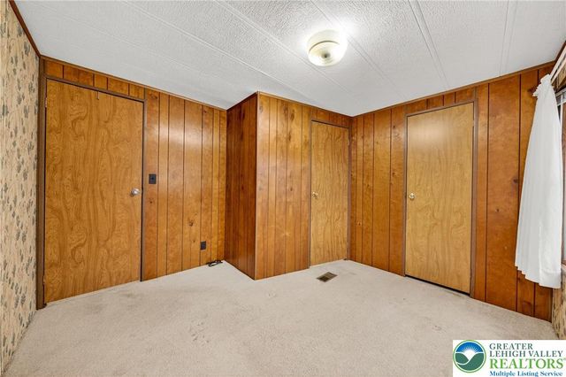 12 Revolutionary Road, Upper Mt Bethel Twp, PA 18343