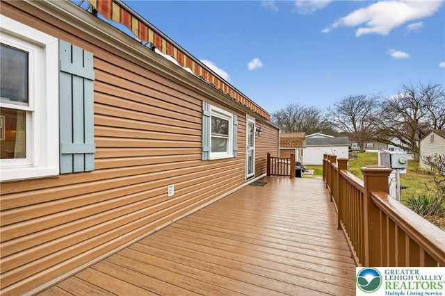 12 Revolutionary Road, Upper Mt Bethel Twp, PA 18343