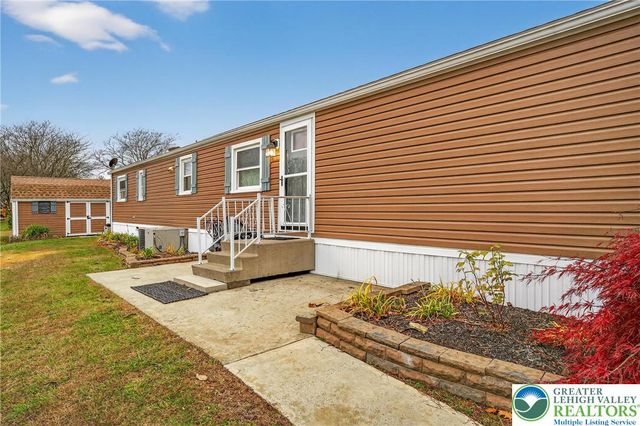 12 Revolutionary Road, Upper Mt Bethel Twp, PA 18343