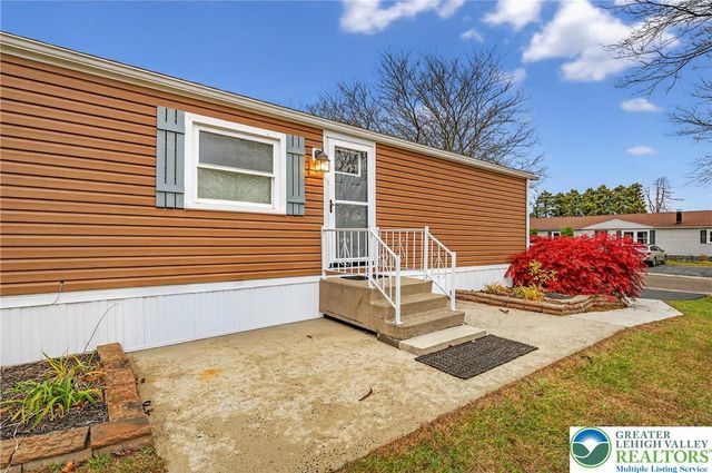 12 Revolutionary Road, Upper Mt Bethel Twp, PA 18343