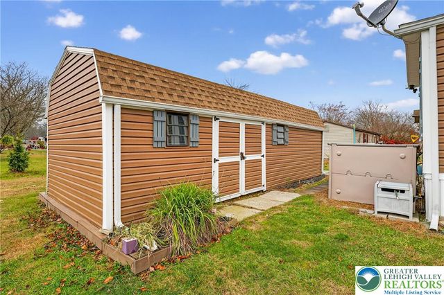 12 Revolutionary Road, Upper Mt Bethel Twp, PA 18343