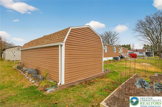 12 Revolutionary Road, Upper Mt Bethel Twp, PA 18343