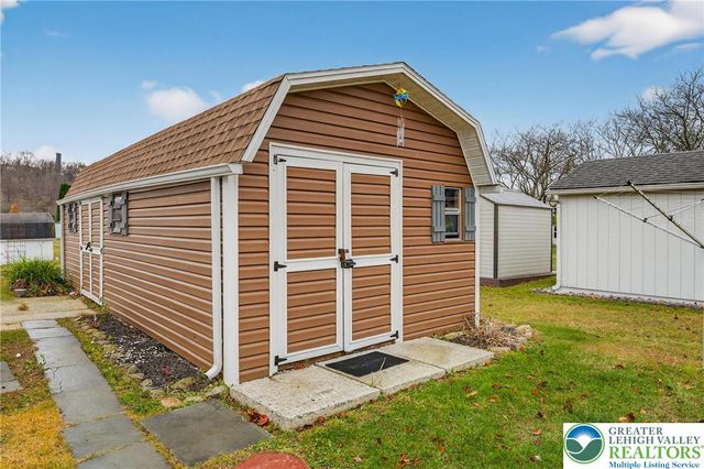 12 Revolutionary Road, Upper Mt Bethel Twp, PA 18343