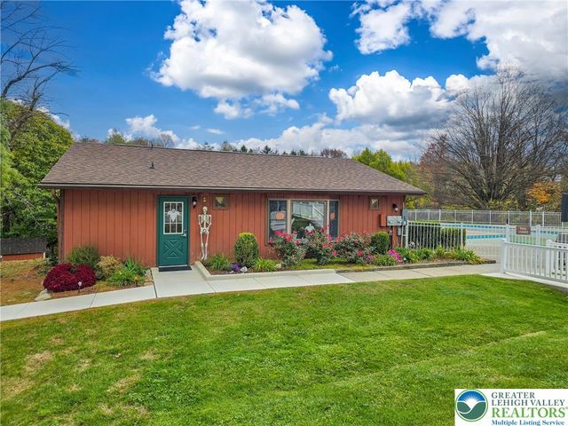 12 Revolutionary Road, Upper Mt Bethel Twp, PA 18343