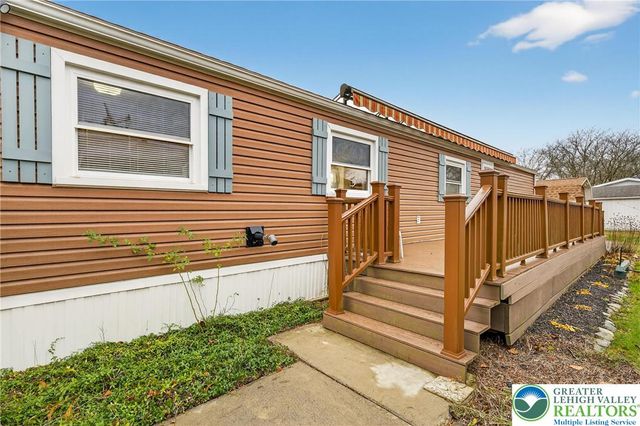 12 Revolutionary Road, Upper Mt Bethel Twp, PA 18343