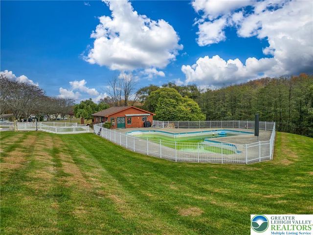 12 Revolutionary Road, Upper Mt Bethel Twp, PA 18343