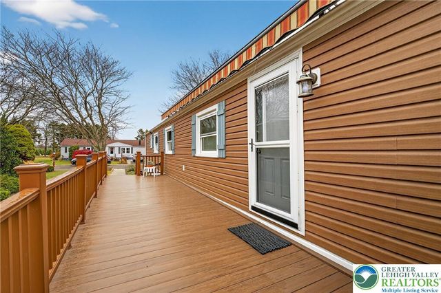 12 Revolutionary Road, Upper Mt Bethel Twp, PA 18343