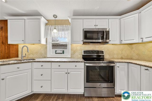 12 Revolutionary Road, Upper Mt Bethel Twp, PA 18343