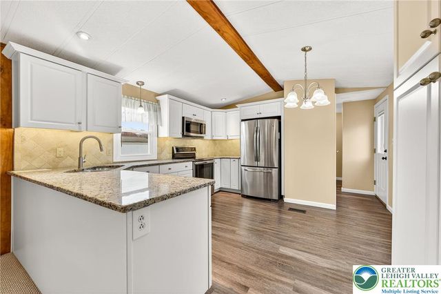 12 Revolutionary Road, Upper Mt Bethel Twp, PA 18343