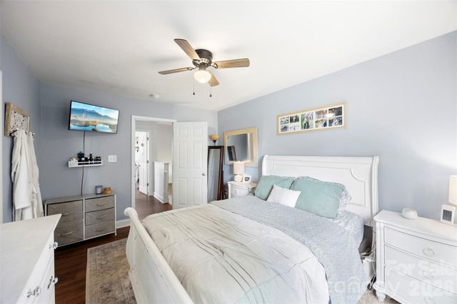 927 Claybrook Circle, Gastonia, NC 28054