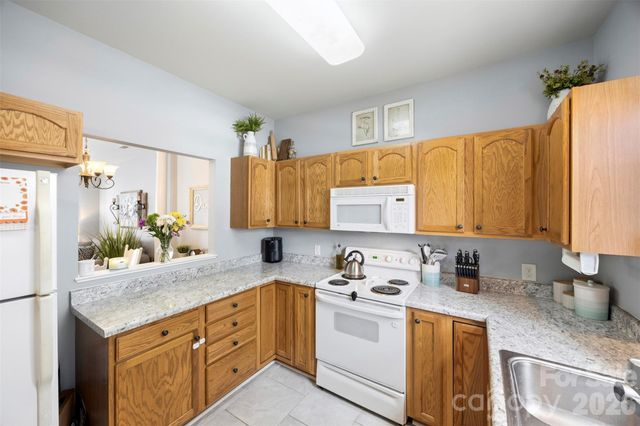 927 Claybrook Circle, Gastonia, NC 28054