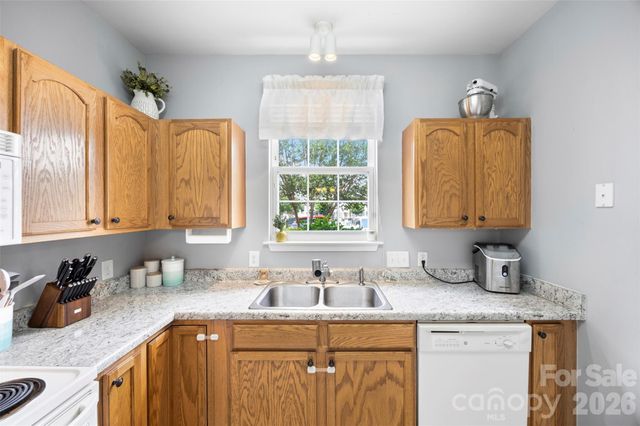 927 Claybrook Circle, Gastonia, NC 28054