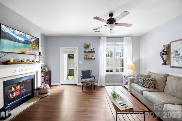 927 Claybrook Circle, Gastonia, NC 28054