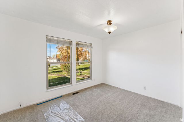 664 N 300 E, Kaysville, UT 84037