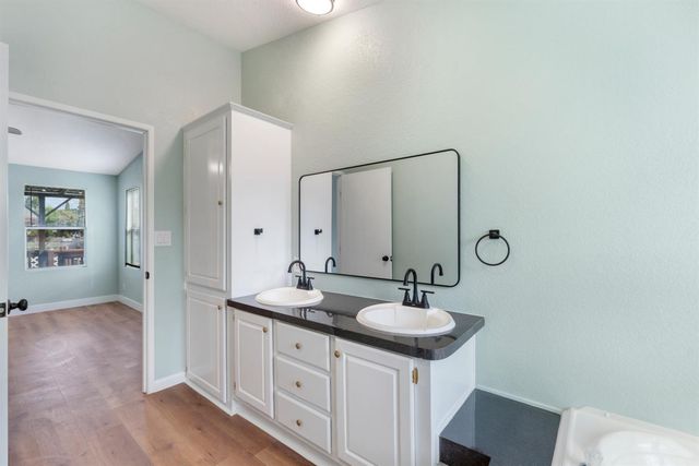 328 N 3rd Ave, Oakdale, CA 95361