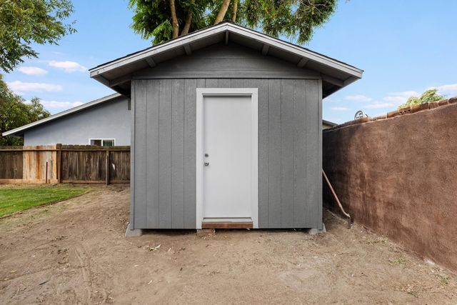 328 N 3rd Ave, Oakdale, CA 95361