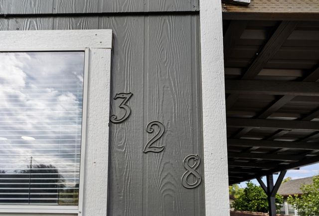 328 N 3rd Ave, Oakdale, CA 95361