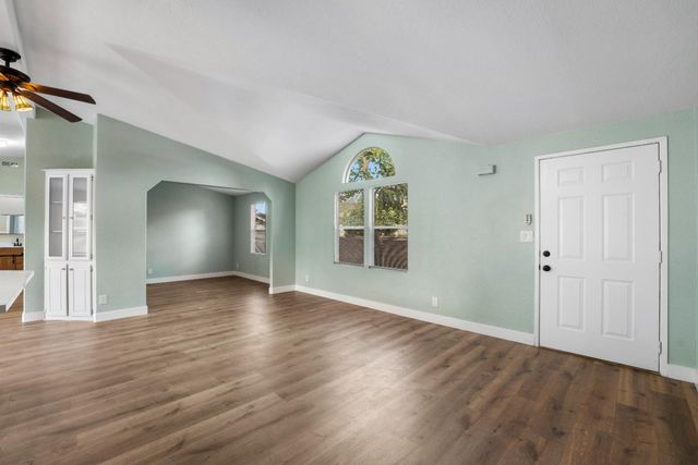 328 N 3rd Ave, Oakdale, CA 95361